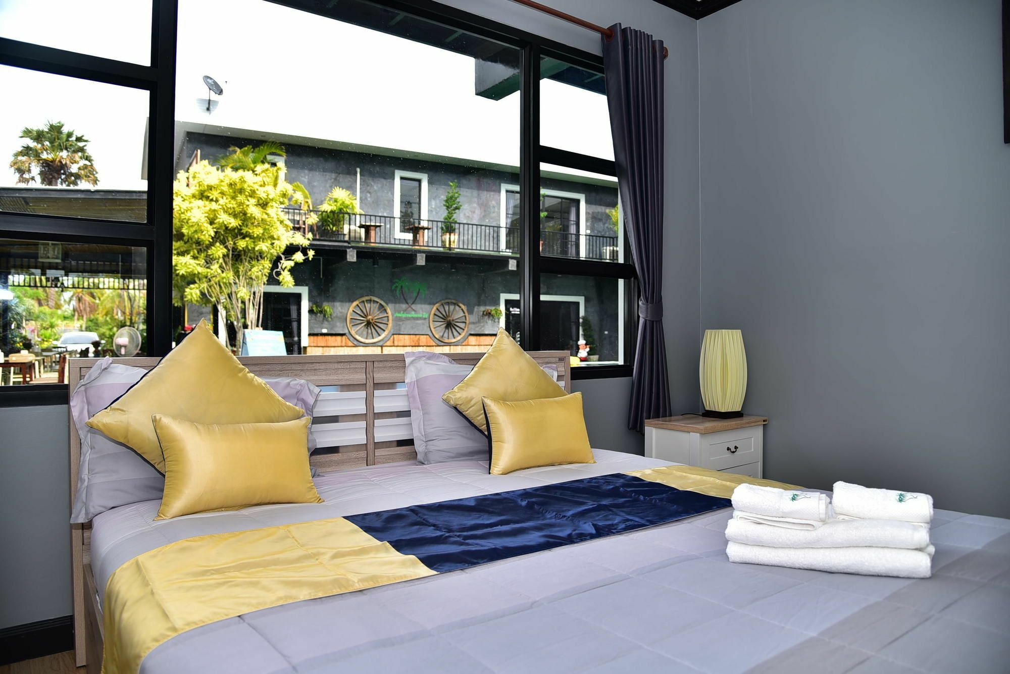 Parknampran Foxtail Beach Resort Пран Бури Екстериор снимка